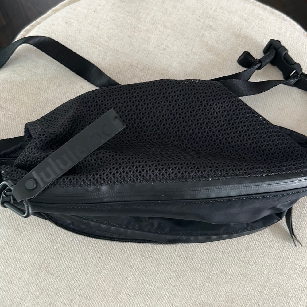Black Lululemon Fanny Pack